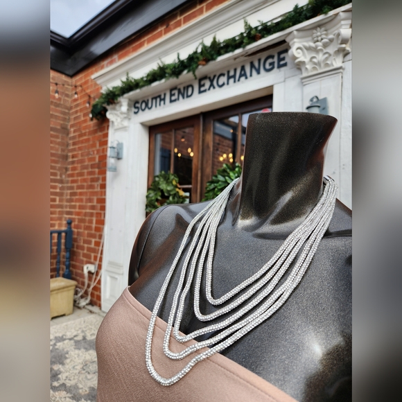 Elegant Multicolor Layered Necklace - Picture 15 of 17